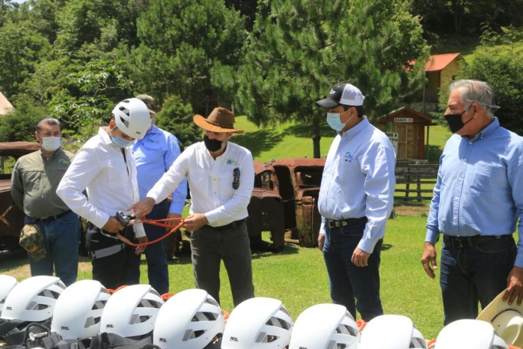 TAM-117-2020.-Entrega-Gobernador-equipo-para-fortalecer-ecoturismo-en-El-Cielo-1