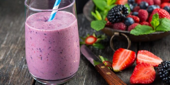 batido-de-fresa-y-mora-1