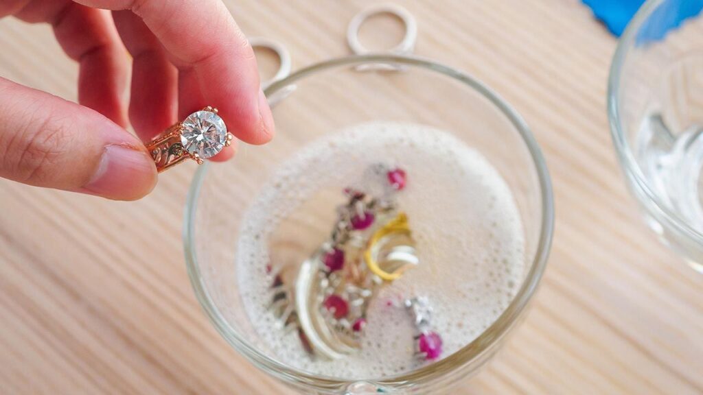 como-limpiar-la-bisuteria-oxidada-ennegrecida--1280x720x80xX