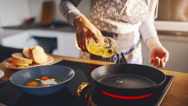 trucos-para-quitar-manchas-aceite-ropa-XxXx80