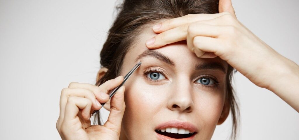 depilar-cejas-foto-freepik