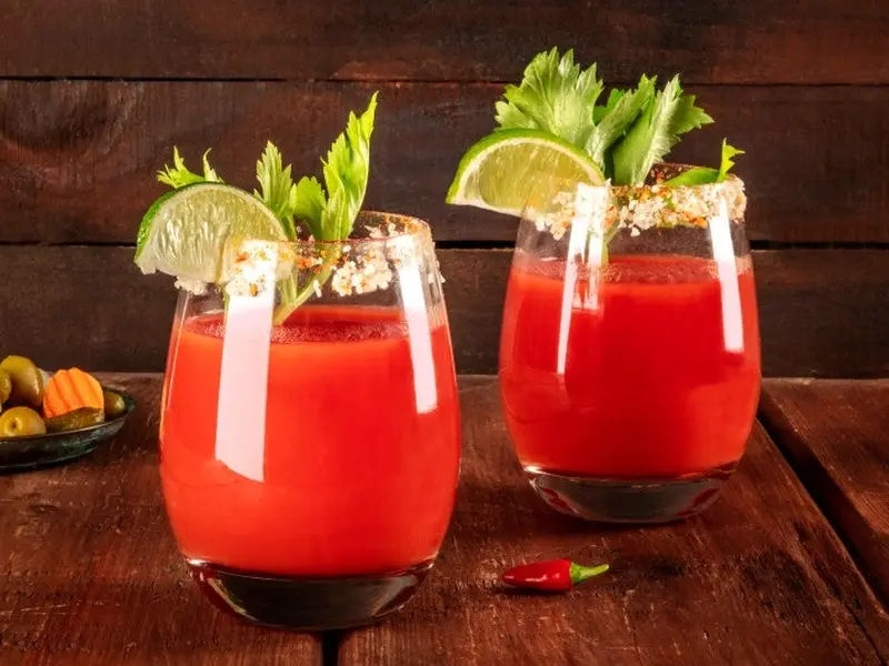 jugo-de-verduras-casero-con-jitomate