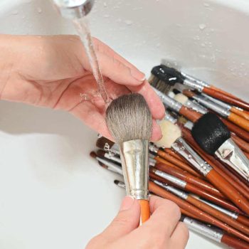 Como-limpiar-las-brochas-de-maquillaje-2022-MI-4