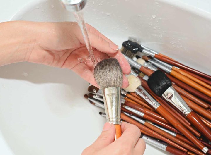 Como-limpiar-las-brochas-de-maquillaje-2022-MI-4